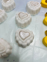 Load image into Gallery viewer, Stunning... -Bath bomb- water