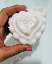 Load image into Gallery viewer, Stunning... -Bath bomb- water