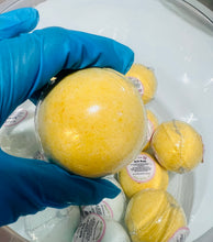 Load image into Gallery viewer, Lemon lush-bath bomb-man bomb- water