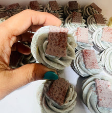 Load image into Gallery viewer, Yummy Banana- everyday soap- suds