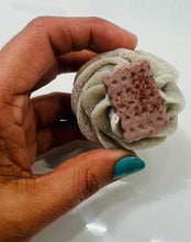 Load image into Gallery viewer, Yummy Banana- everyday soap- suds