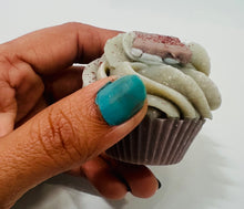 Load image into Gallery viewer, Yummy Banana- everyday soap- suds