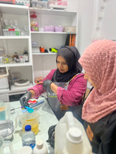 Load image into Gallery viewer, cold process Soap making - workshop