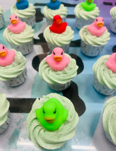 Load image into Gallery viewer, Idol star-cupcake bathbomb- water
