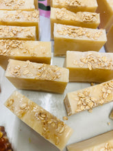 Load image into Gallery viewer, Oat Bliss- luxury crystal soap-suds
