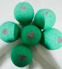 Load image into Gallery viewer, Paradise Island-bath bomb-water
