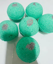 Load image into Gallery viewer, Paradise Island-bath bomb-water
