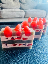 Load image into Gallery viewer, Chocolate Strawberry- luxury crystal soap-suds
