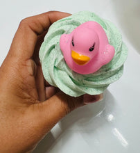 Load image into Gallery viewer, Idol star-cupcake bathbomb- water
