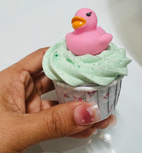 Load image into Gallery viewer, Idol star-cupcake bathbomb- water
