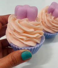 Load image into Gallery viewer, Cupcake soap- Bath chef-suds
